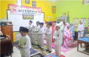 Read more about the article Pembiasaan Ibadah Sejak Dini, Siswa RA Al Wardah Laksanakan Salat Dhuha Berjamaah
